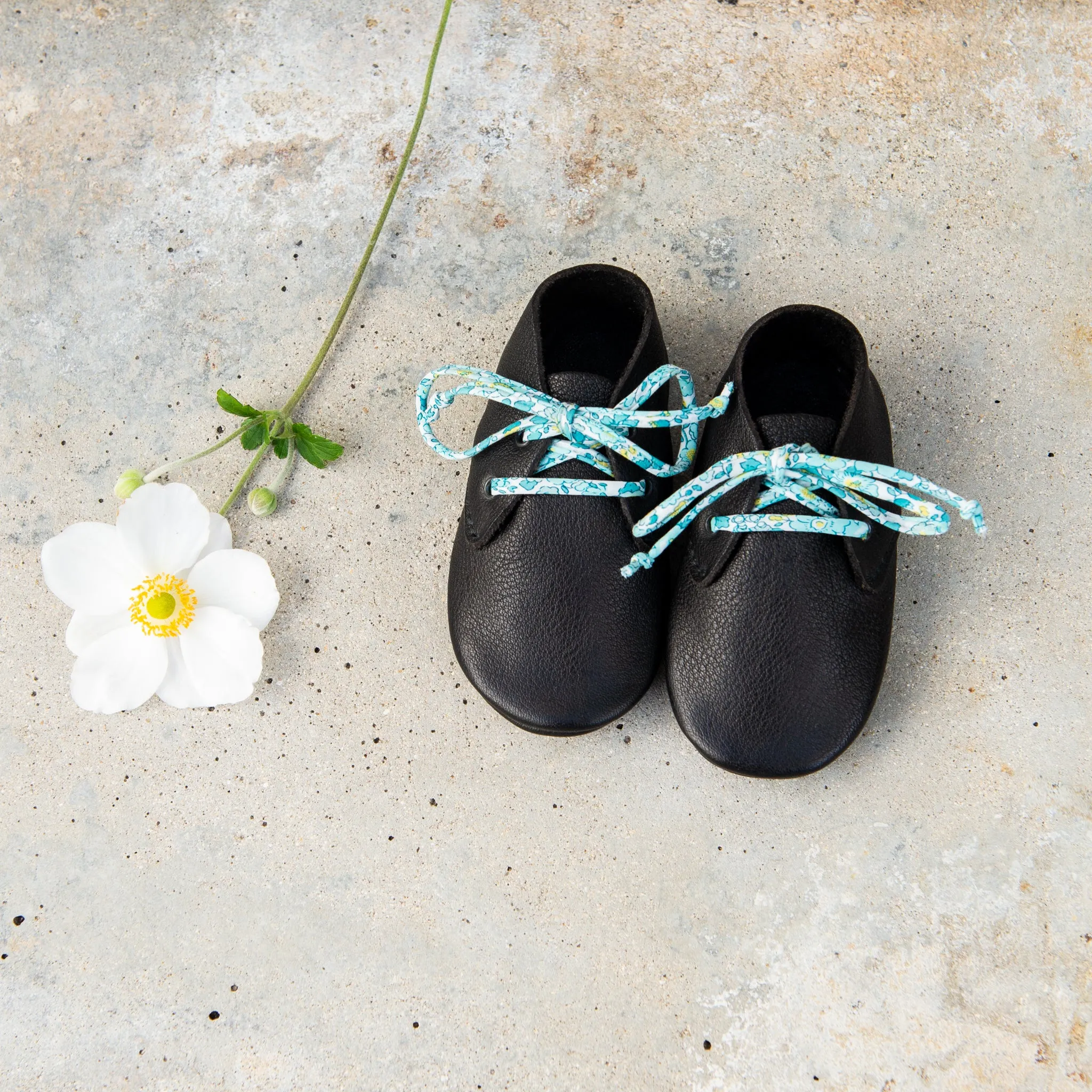 BLACK TRAVELLERS WITH LIBERTY PRINT LACES