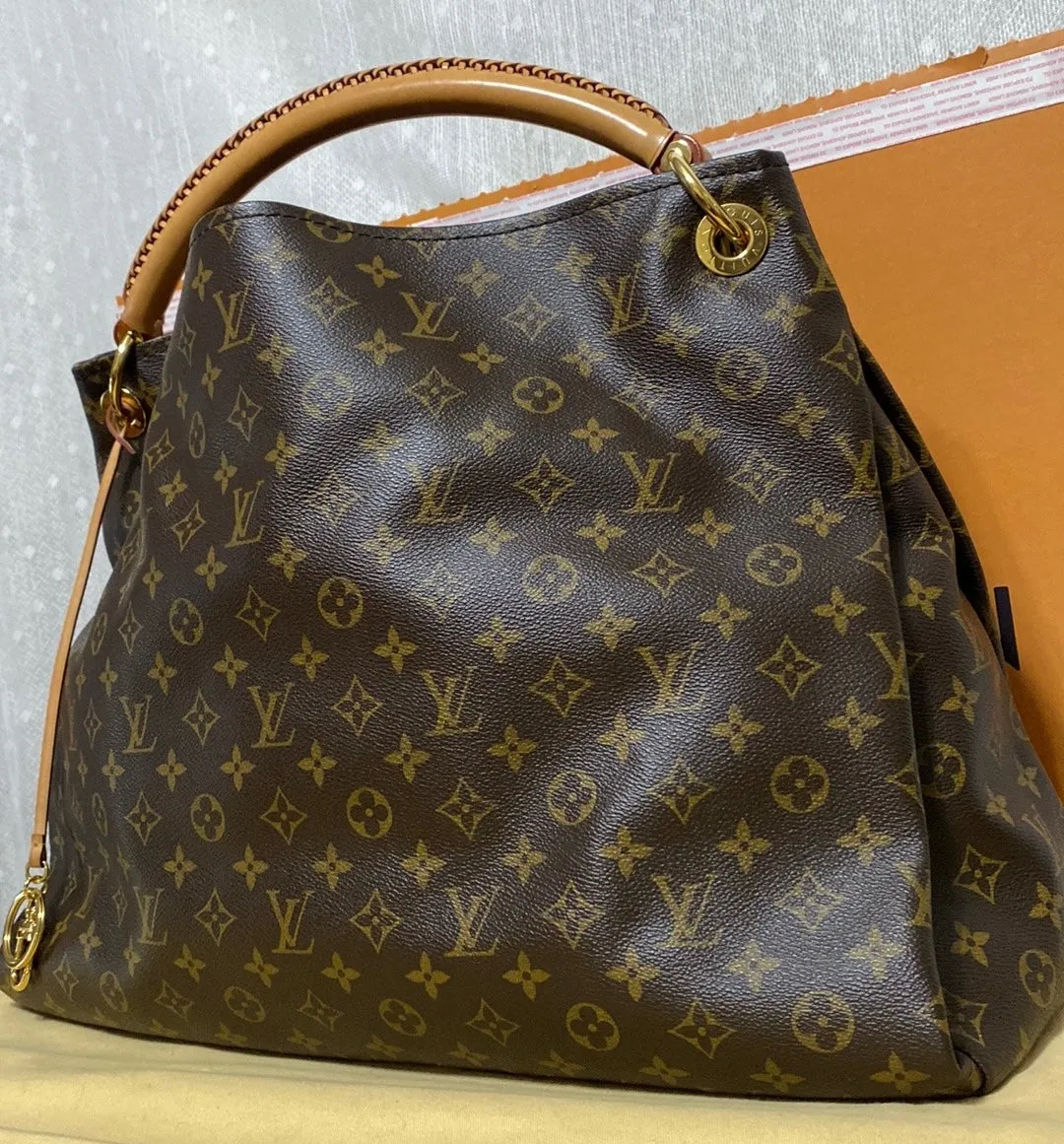 Louis Vuitton Monogram Canvas Artsy GM Handbag/Shoulder Bag