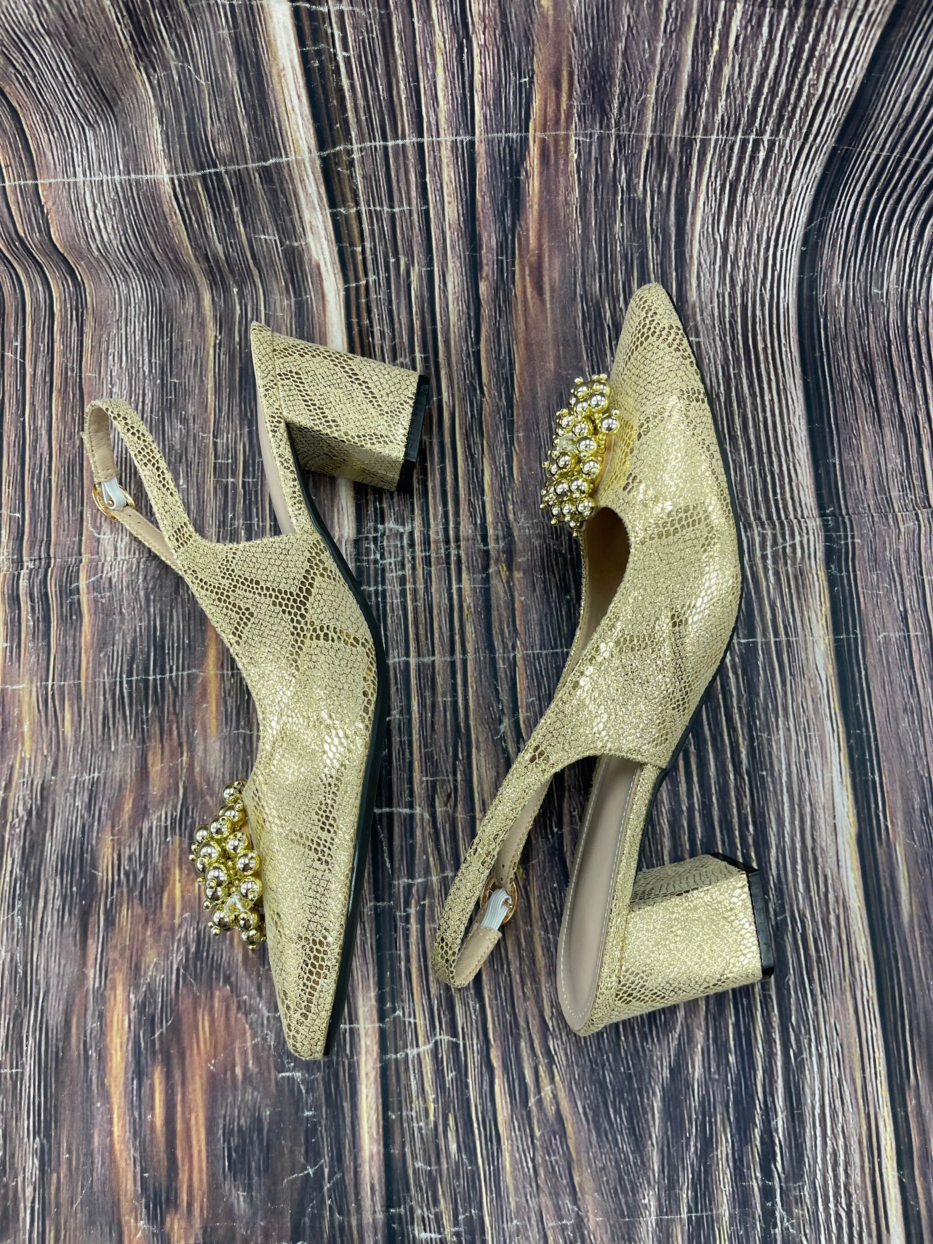 Shoes Heels Block By Clothes Mentor In Gold, Size: 10
