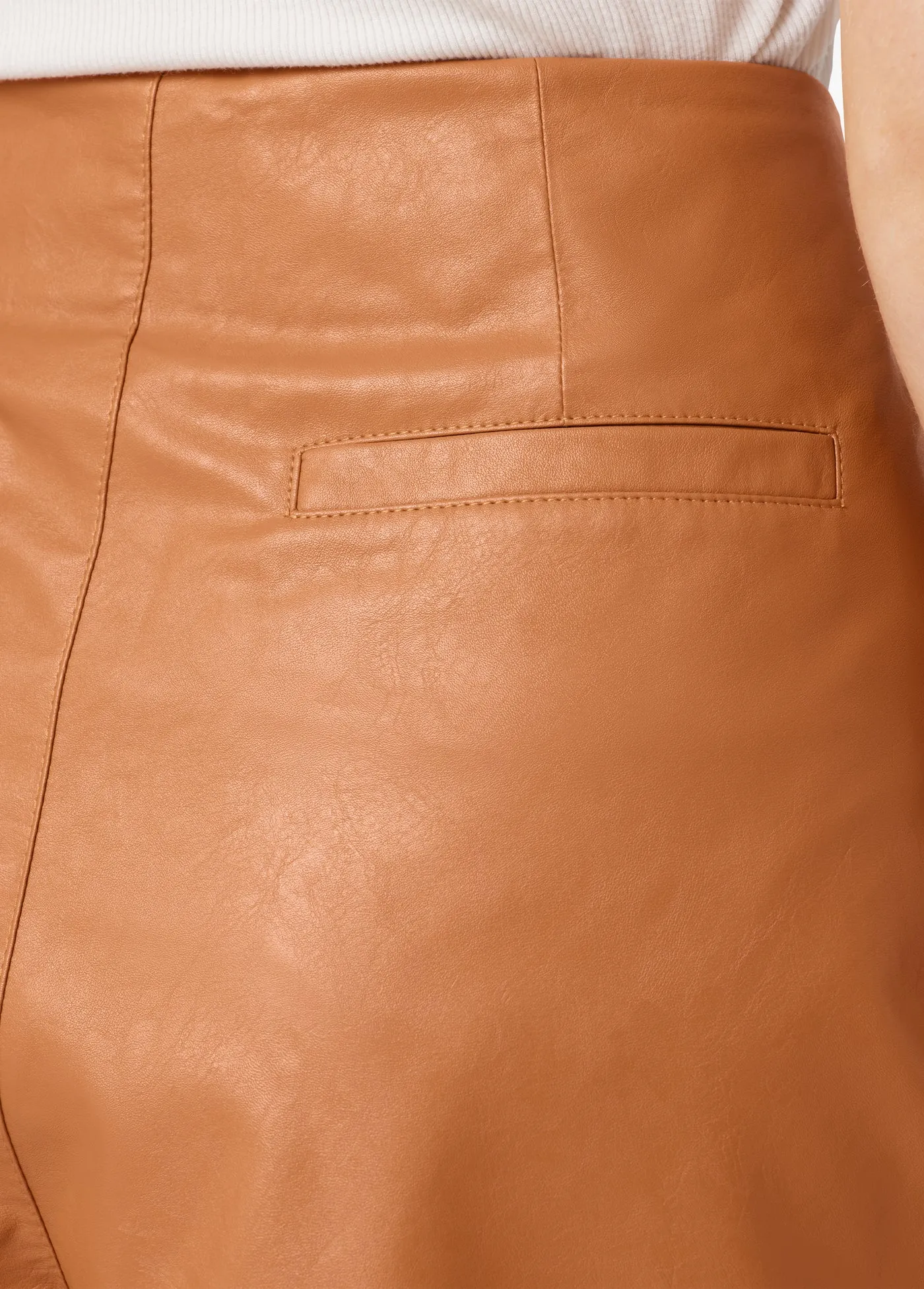 THE JOHNNIE VEGAN LEATHER SHORT